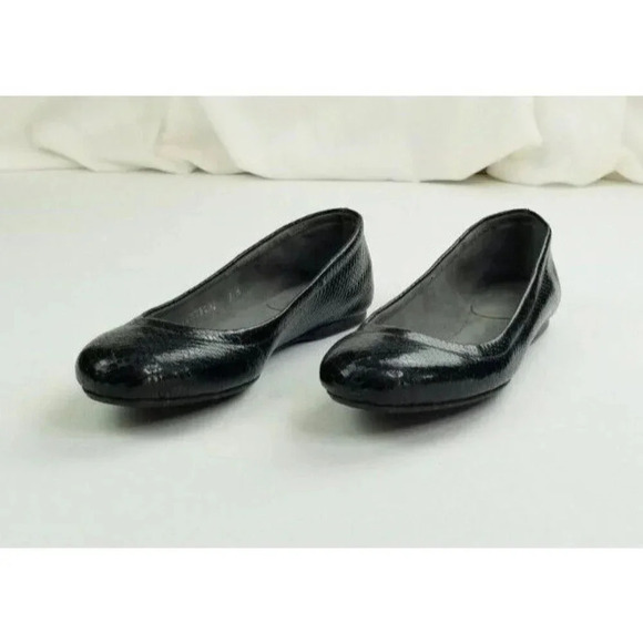 Stuart Weitzman 7M Women's Black Patent Leather Animal/Snake Print Slip On Flats - Picture 1 of 12